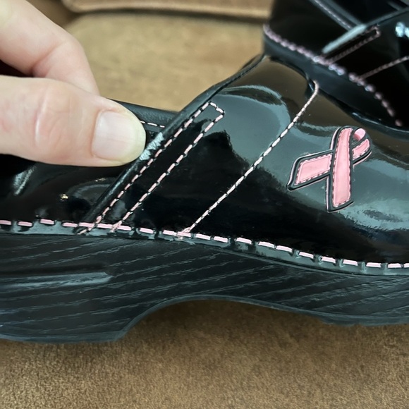 Womens black with pink stitching breast cancer awareness Dansko clogs - Picture 4 of 10